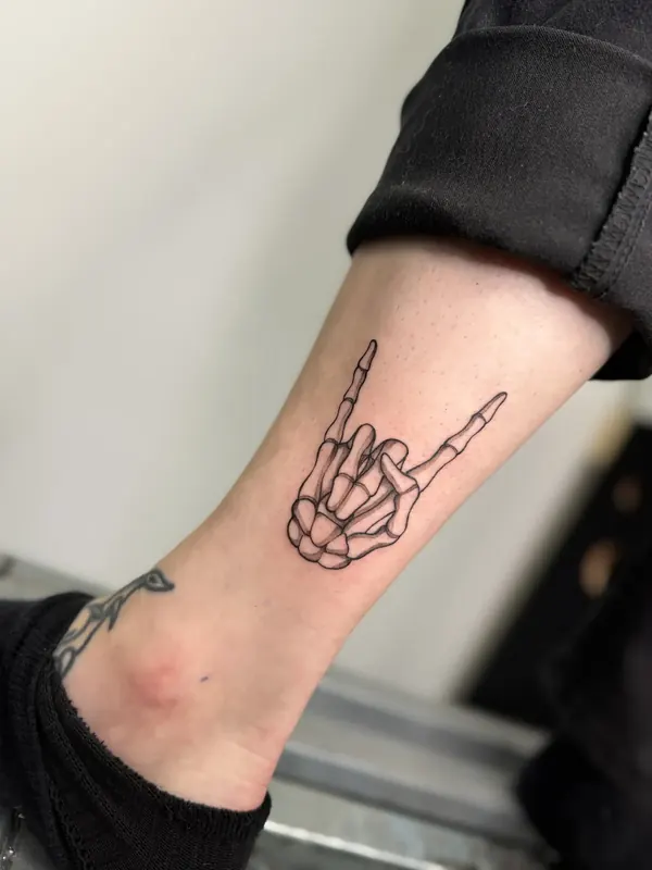 Fine line tattoo by Casa Ink